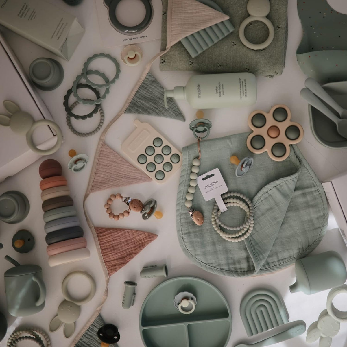 Mushie Frigg Daisy Natural Rubber Pacifier 2 pack - Seafoam/Cream