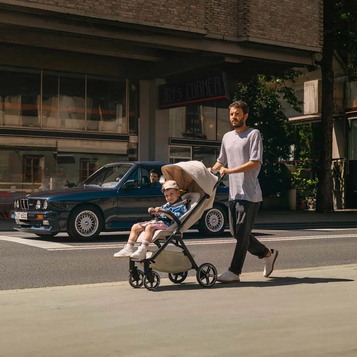 Nuna Trvl Lx Stroller Bmw Mica