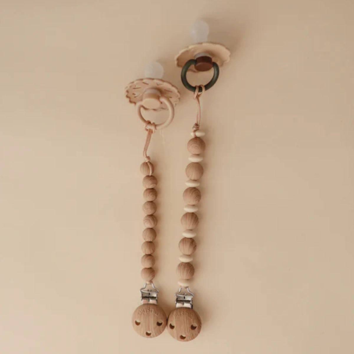 Mushie Silicone Pacifier Clip | Hera Faux Wood