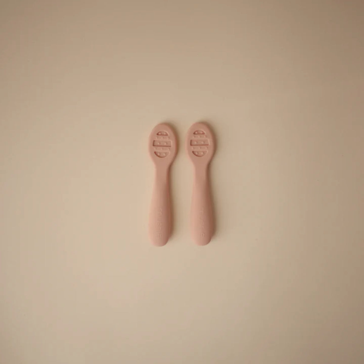 Mushie First Feeding Baby Spoons 2-Pack - Blush and Shifting Sand