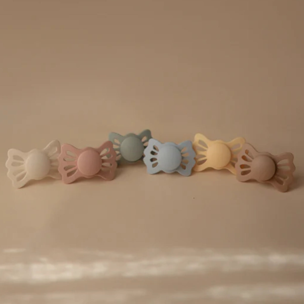 Mushie FRIGG Lucky Symmetrical Silicone Pacifier 2-Pack 0-6M Sage e Powder Blue
