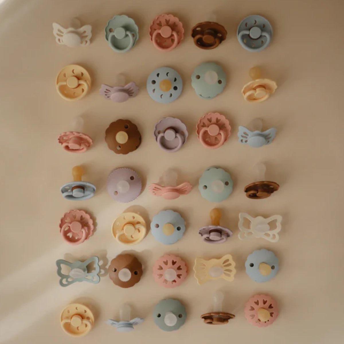 Mushie FRIGG Lucky Symmetrical Silicone Pacifier 2-Pack 0-6M Sage e Powder Blue