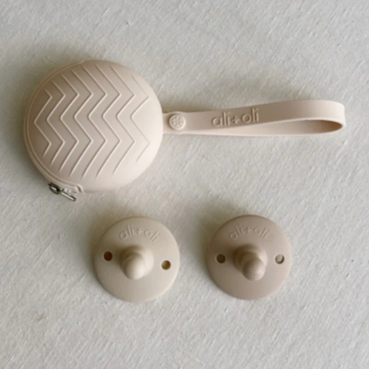 Ali + Oli Pacifier Holder Case - Natural