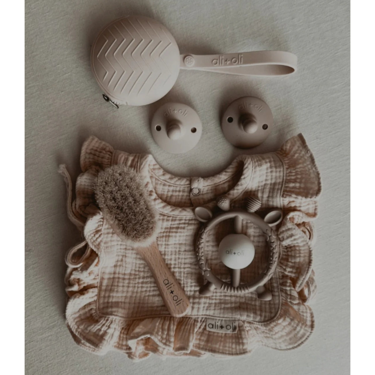 Ali + Oli Pacifier Holder Case - Natural