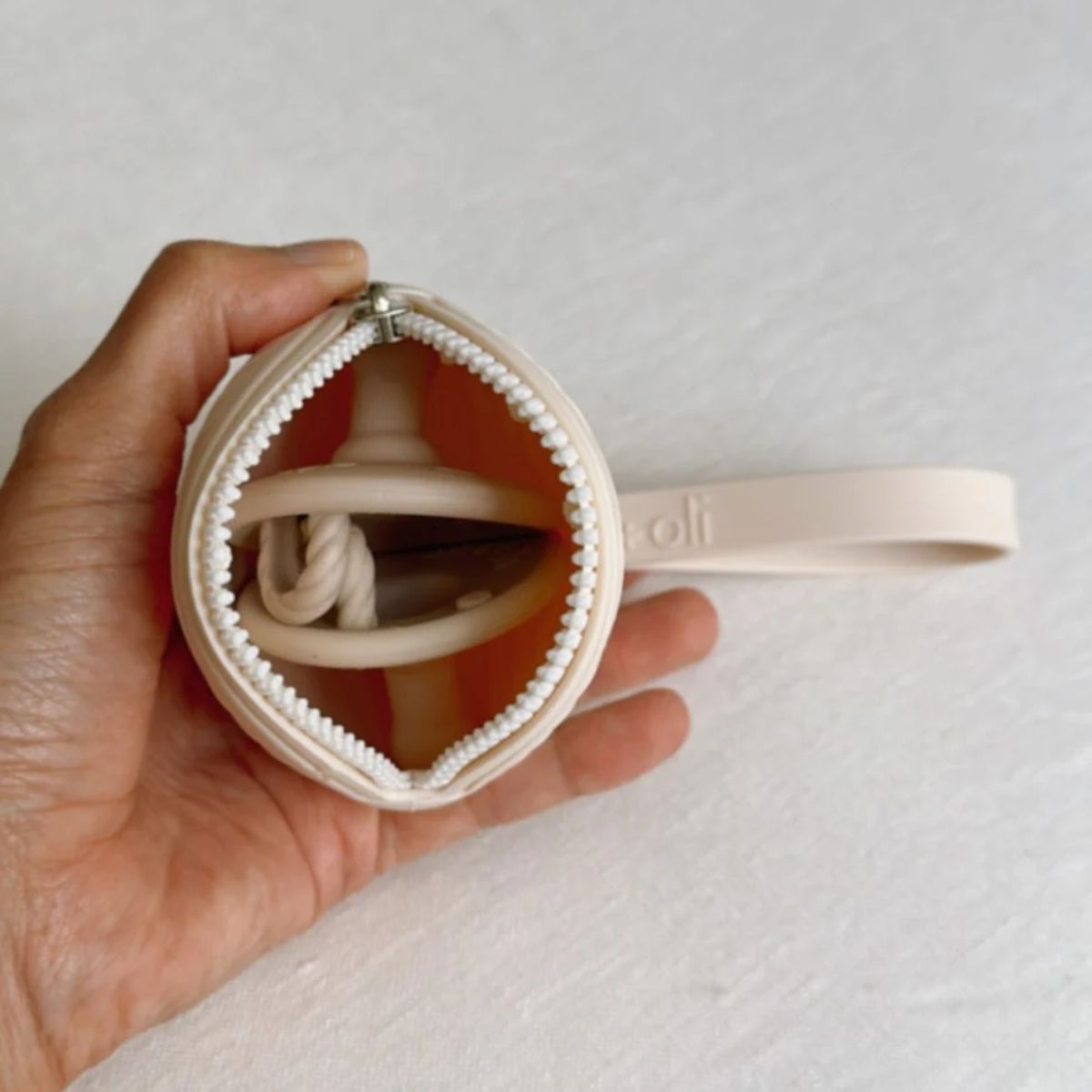 Ali + Oli Pacifier Holder Case - Natural