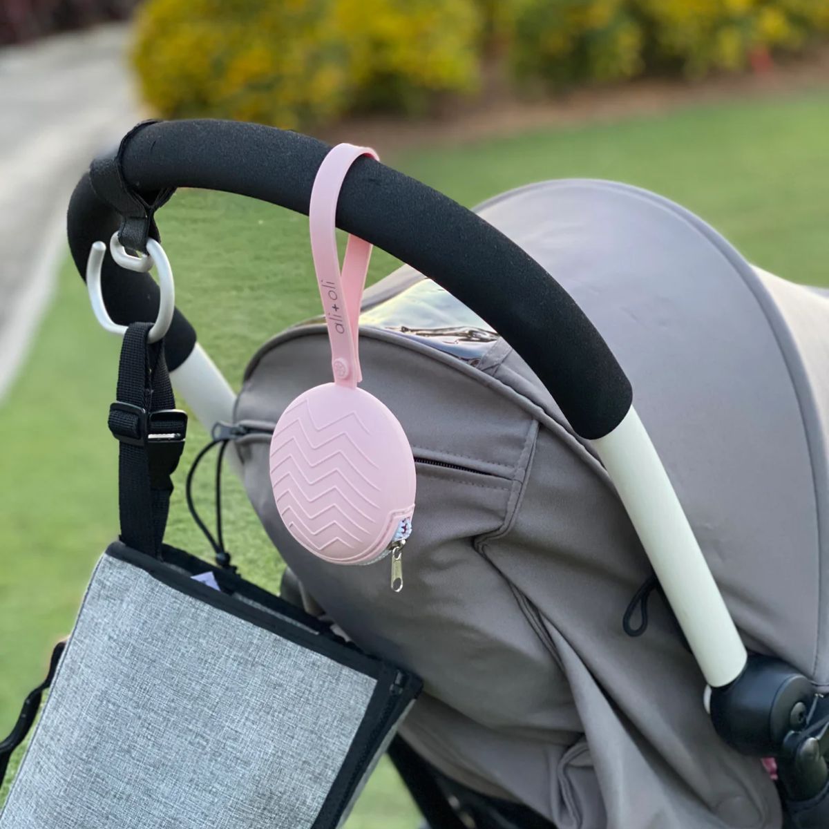 Ali + Oli Pacifier Holder Case - Pink