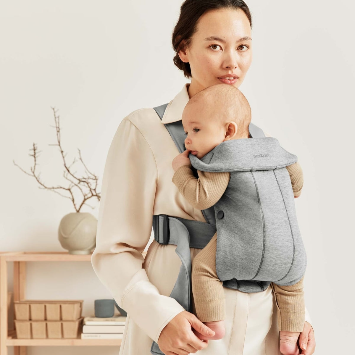 BabyBjörn Baby Carrier Mini 3D Jersey - Light gray - Ergonomic Head & Body Support