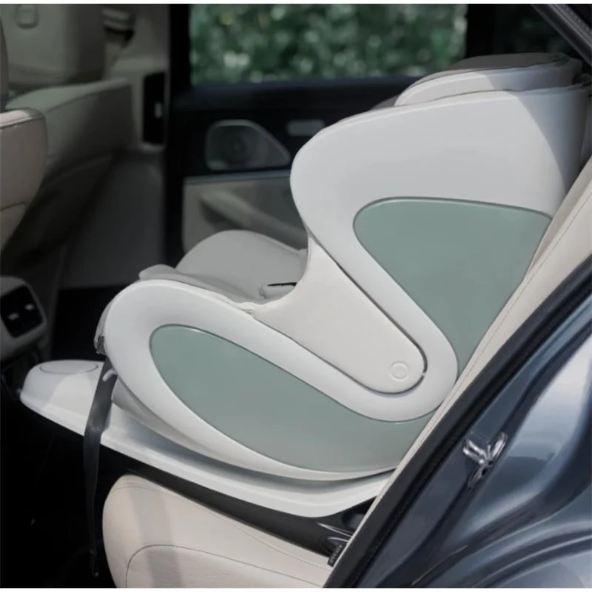 Babyark Smart Convertible Car Seat Eggshell - White / Glacier Ice