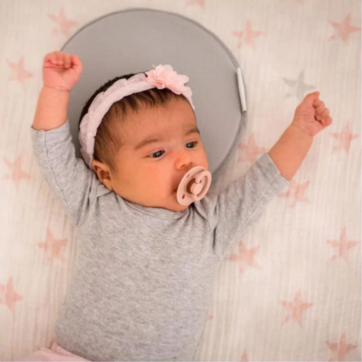 Bblüv Pilö Ergonomic Head Rest - Grey on Luna Baby Store Miami