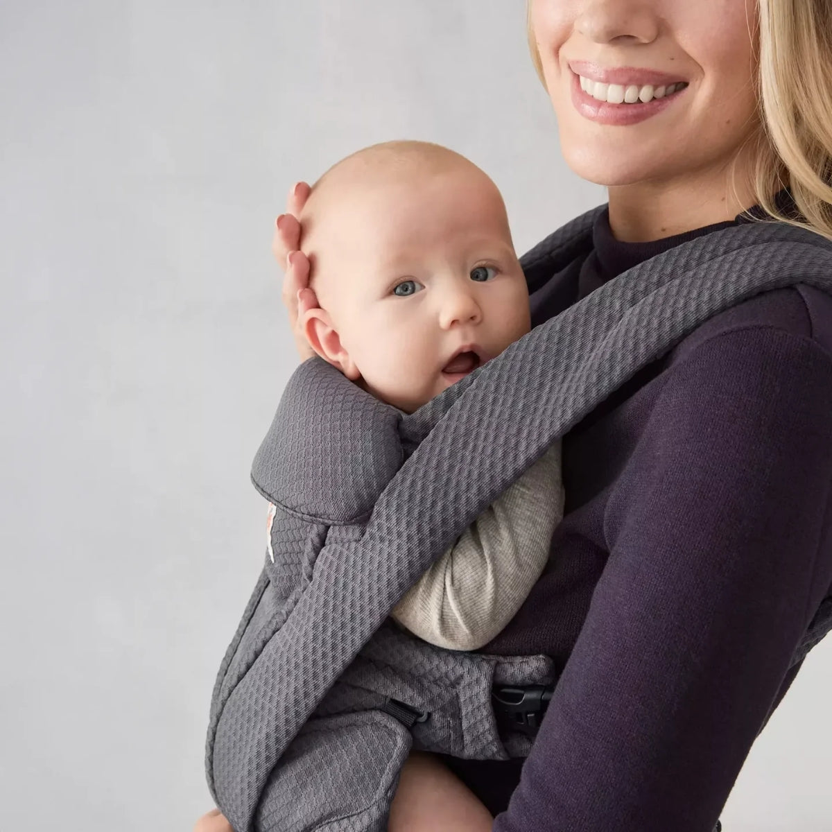 Ergobaby Omni Deluxe Mesh Baby Carrier - Graphite Grey on Luna Baby Store Miami