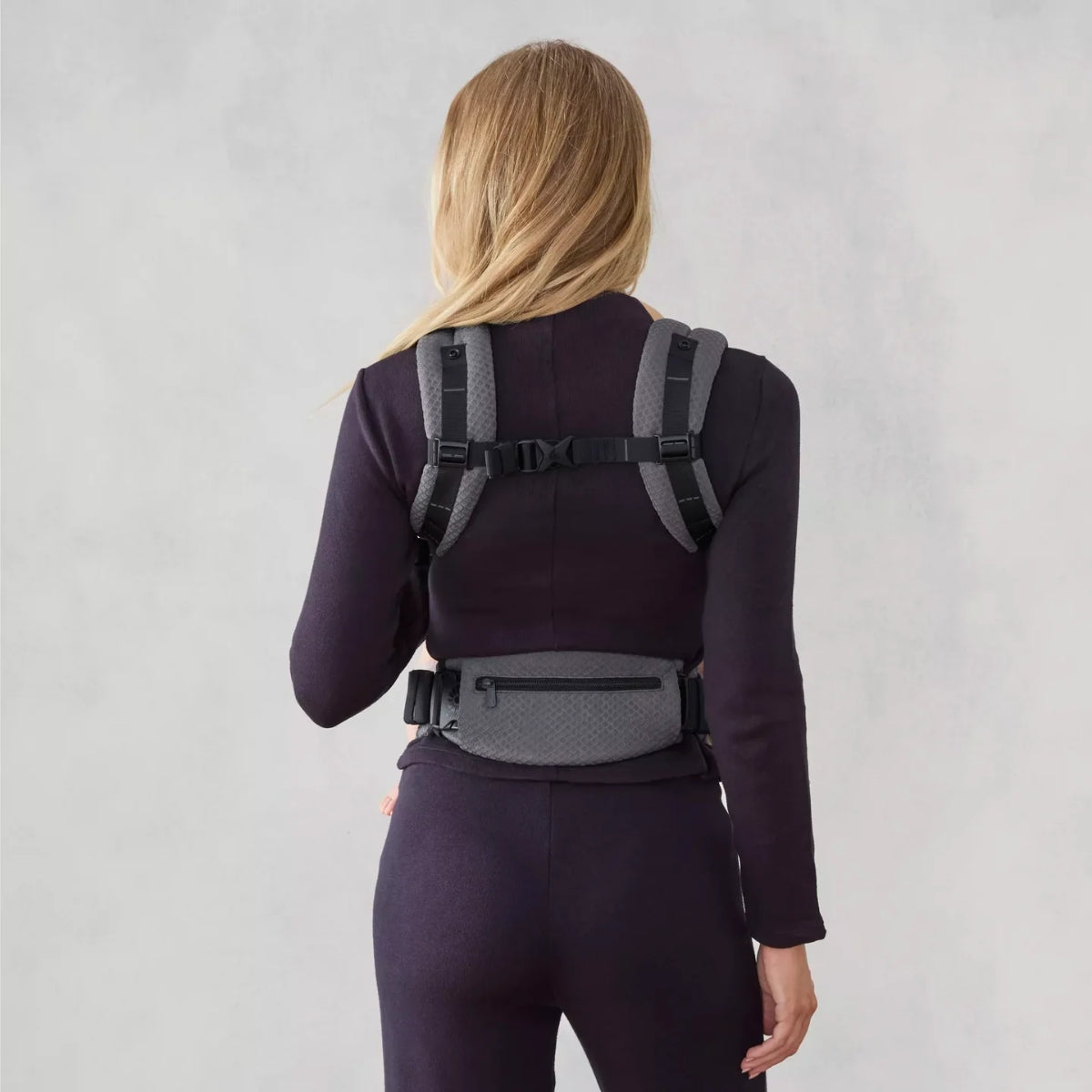Ergobaby Omni Deluxe Mesh Baby Carrier - Graphite Grey on Luna Baby Store Miami