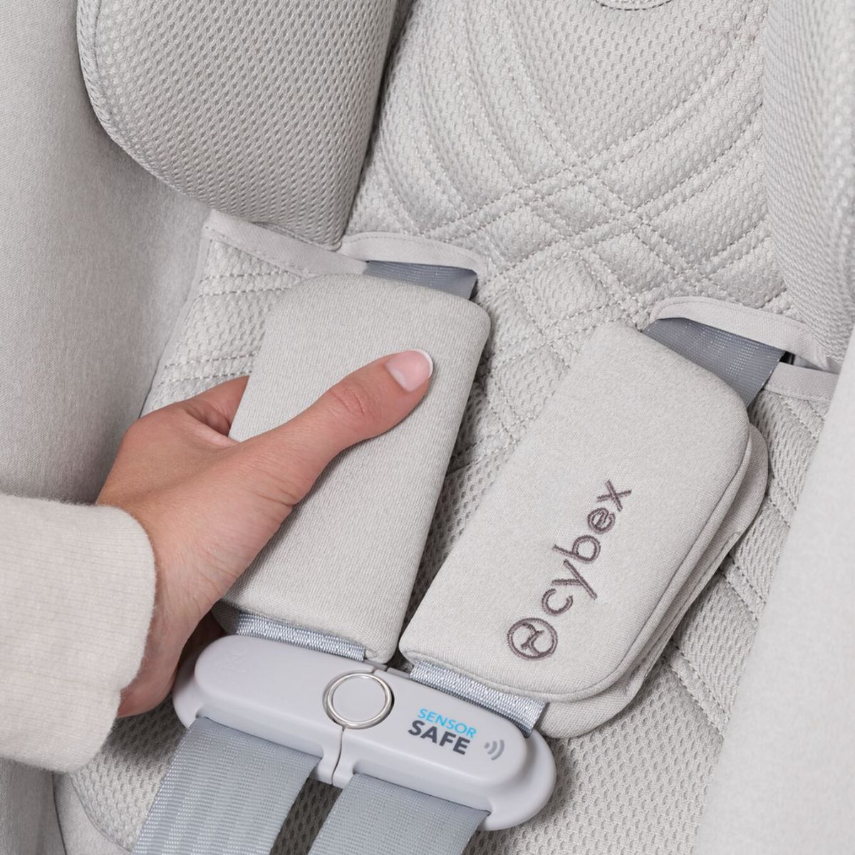 Cybex Cloud T Infant Car Seat w/ SensorSafe - City Grey on Luna Baby Store Miami
