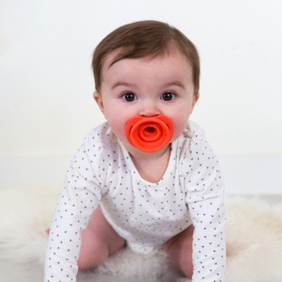 Doddle & Co. The Pop Pacifier - Corally Yours Orange - Self Protecting Design