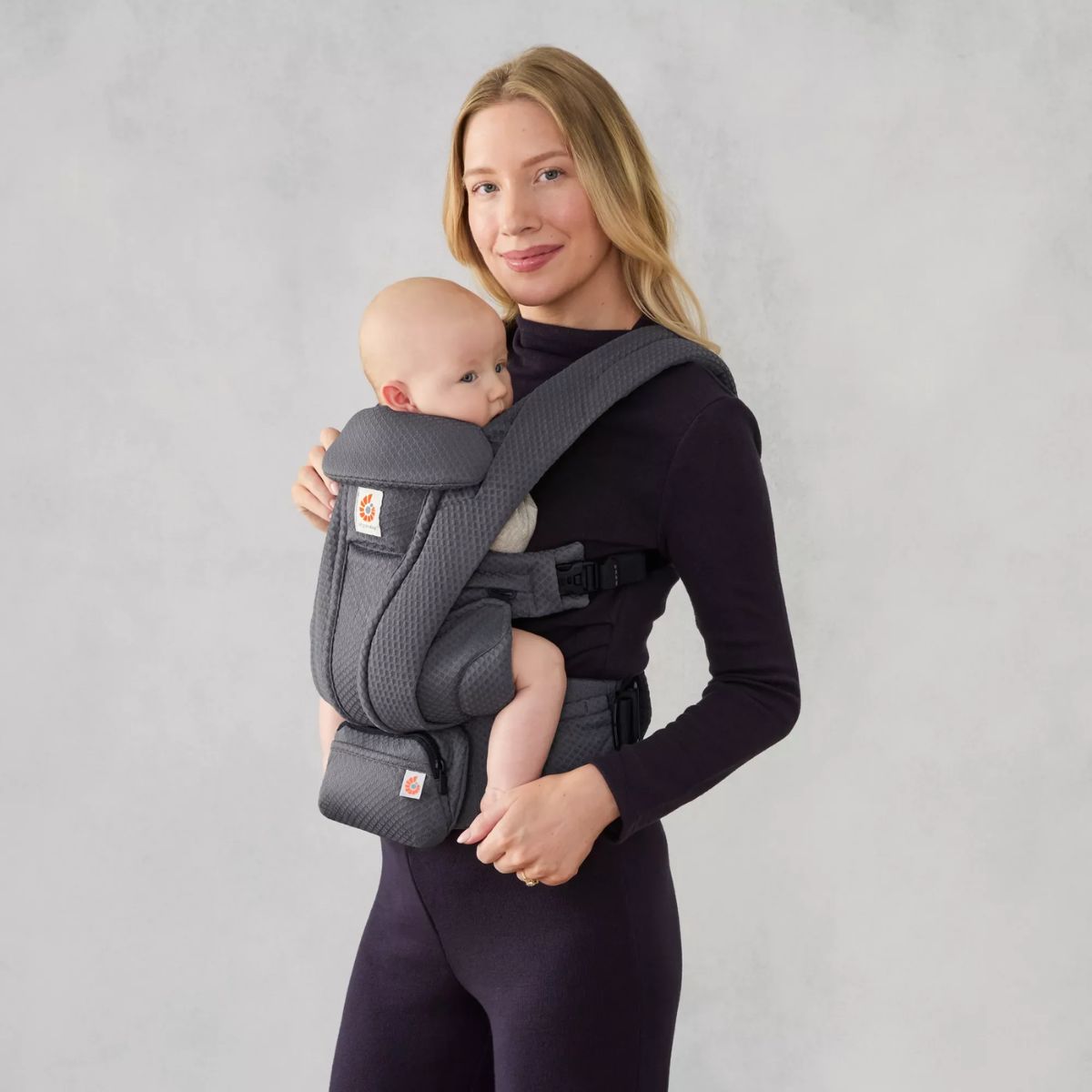 Ergobaby Omni Deluxe Newborn Baby Carrier 0-48M - Graphite Grey on Luna Baby Store Miami