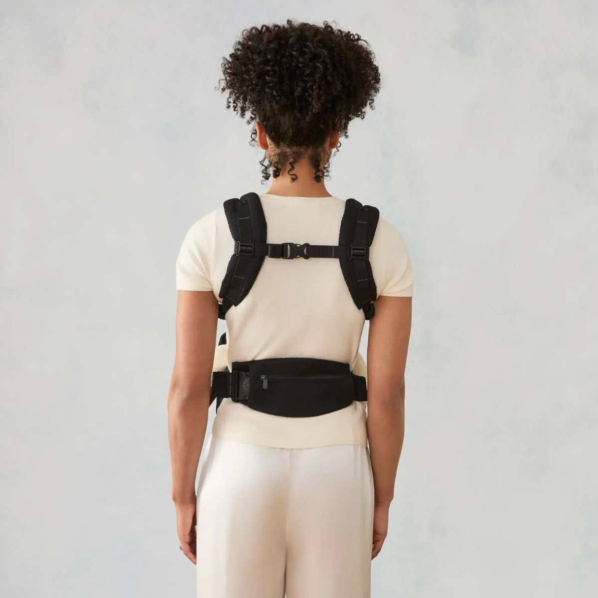 Ergobaby Omni Deluxe Newborn Baby Carrier 0-48M - Onyx Black on Luna Baby Store Miami