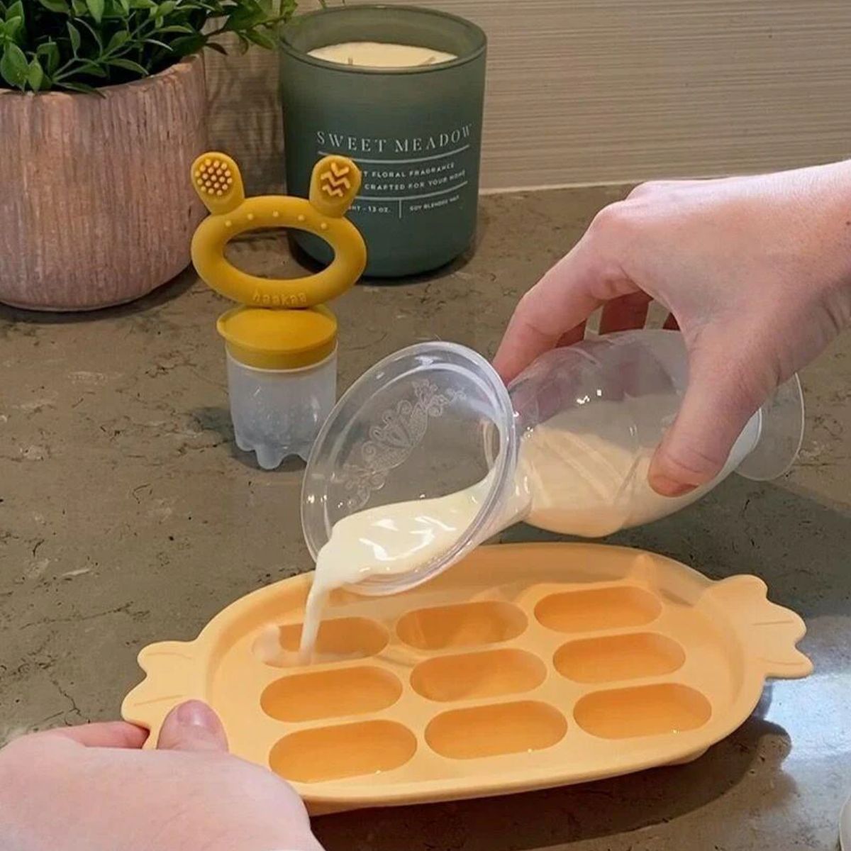Haakaa Silicone Nibble Tray - Pea Green