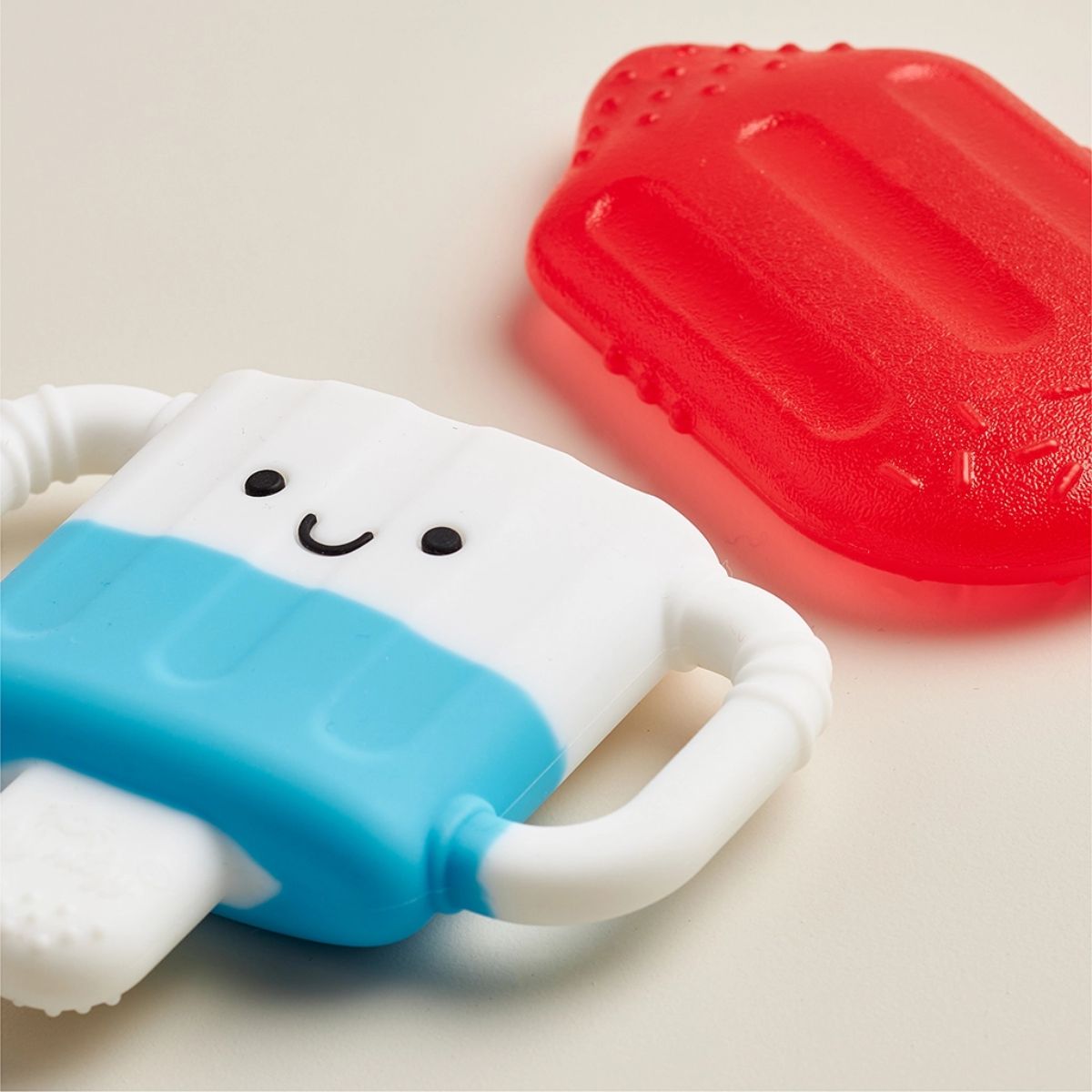 Itzy Ritzy Cool Cold Teether - Hero Pop