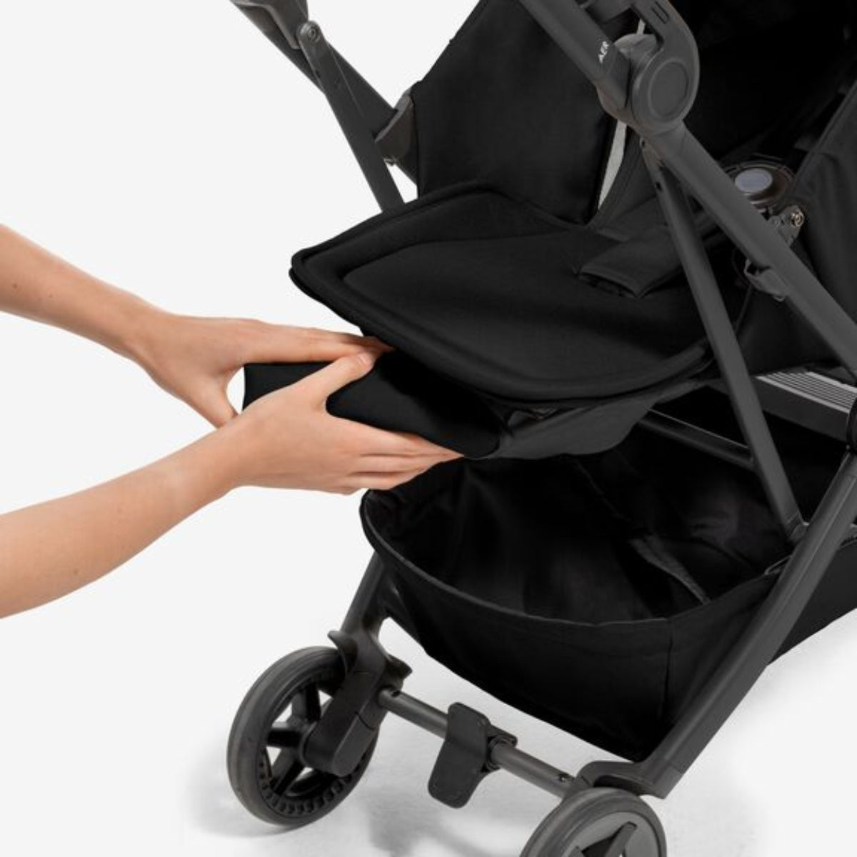 Joolz Aer2 Nest to seat - Space Black on Luna Baby Store Miami