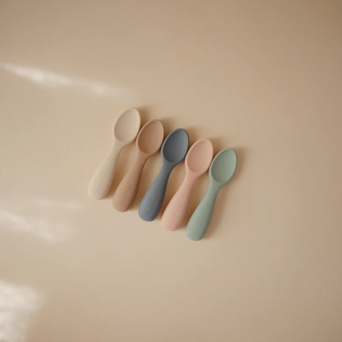 Mushie Silicone Toddler Starter Spoons 2-Pack Cambridge Blue/Shifting Sand