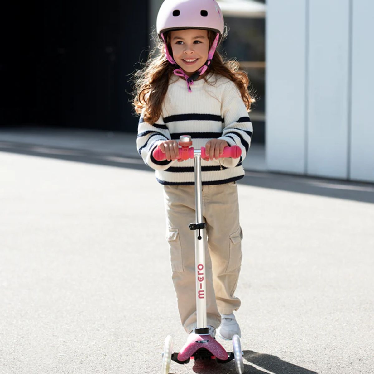 Patinete Infantil Micro Mini Glitter LED Fairy Pink

 - Builds Balance & Confidence