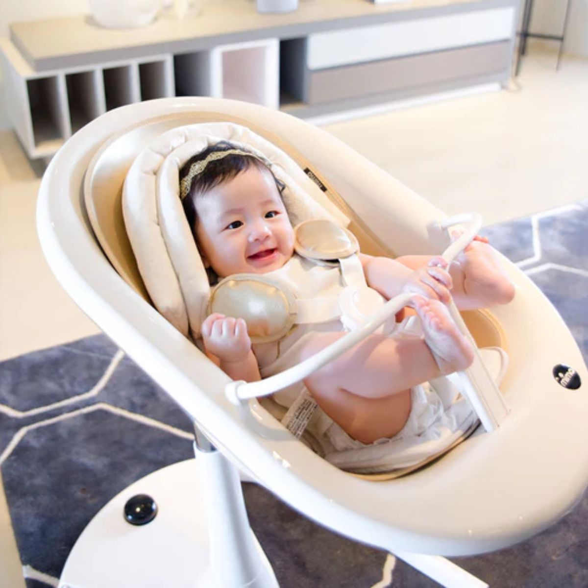 Mima Moon 2G High Chair White/Black