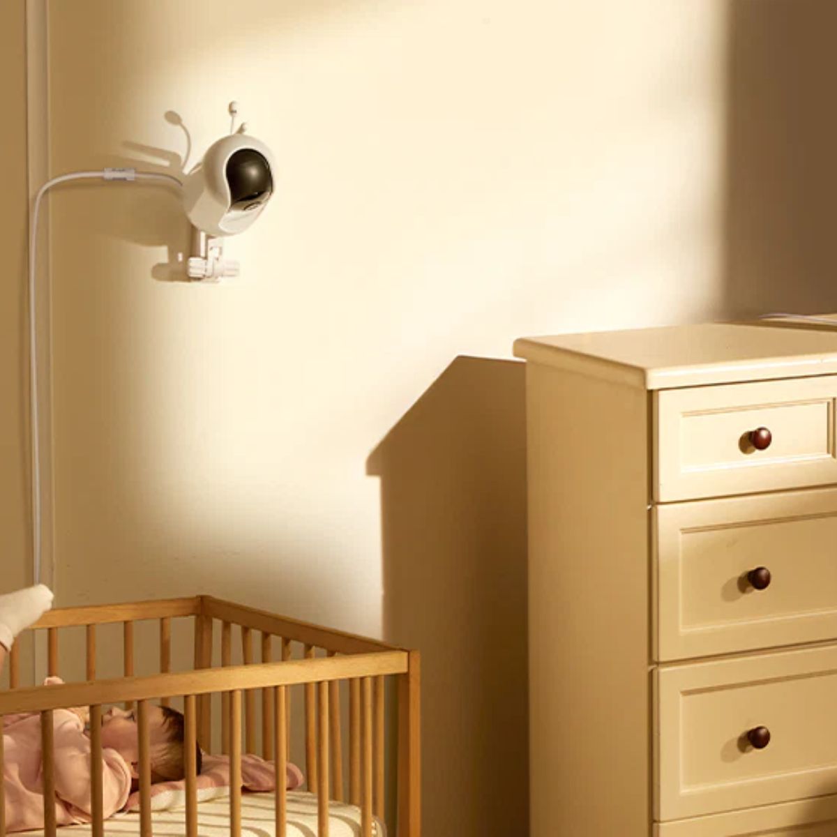 Momcozy 5-Inch Dual-mode Smart Baby Monitor with 1 Camera - BM04