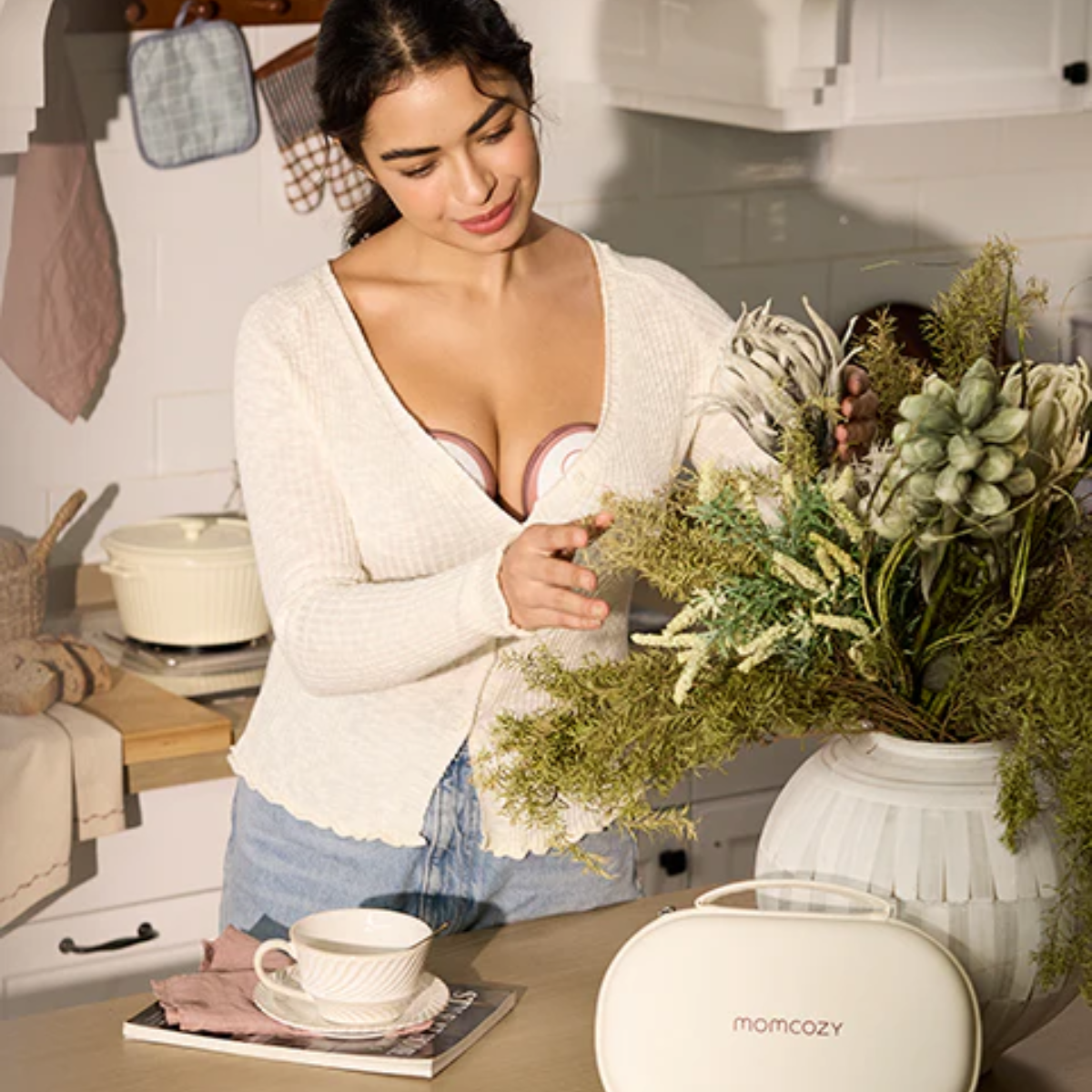 Momcozy M6 Mobile Style Hands-Free Breast Pump on Luna Baby Store Miami