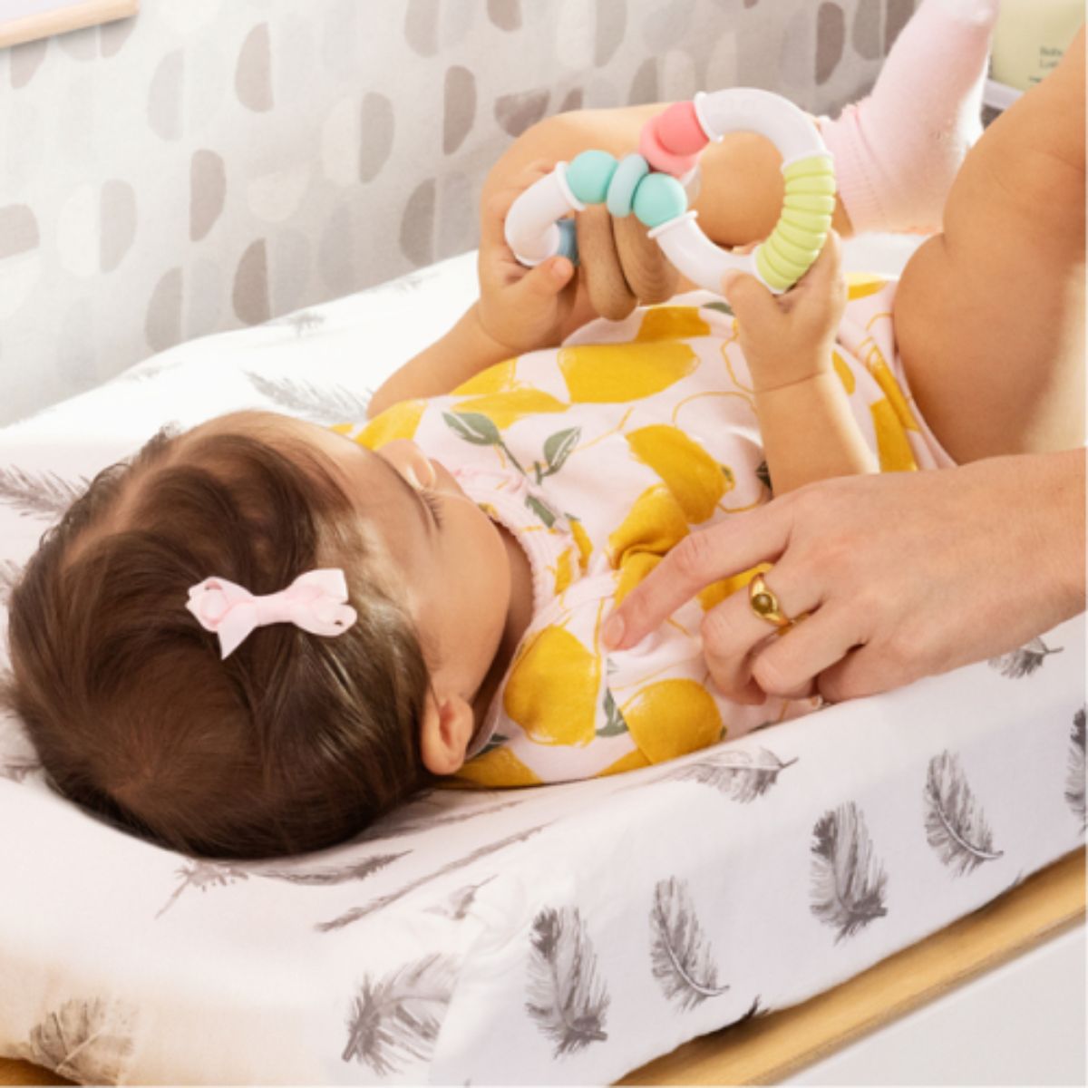 Munchkin Touch Free Baby Wipe Warmer with Motion Sensor & Nightlight on Luna Baby Store Miami