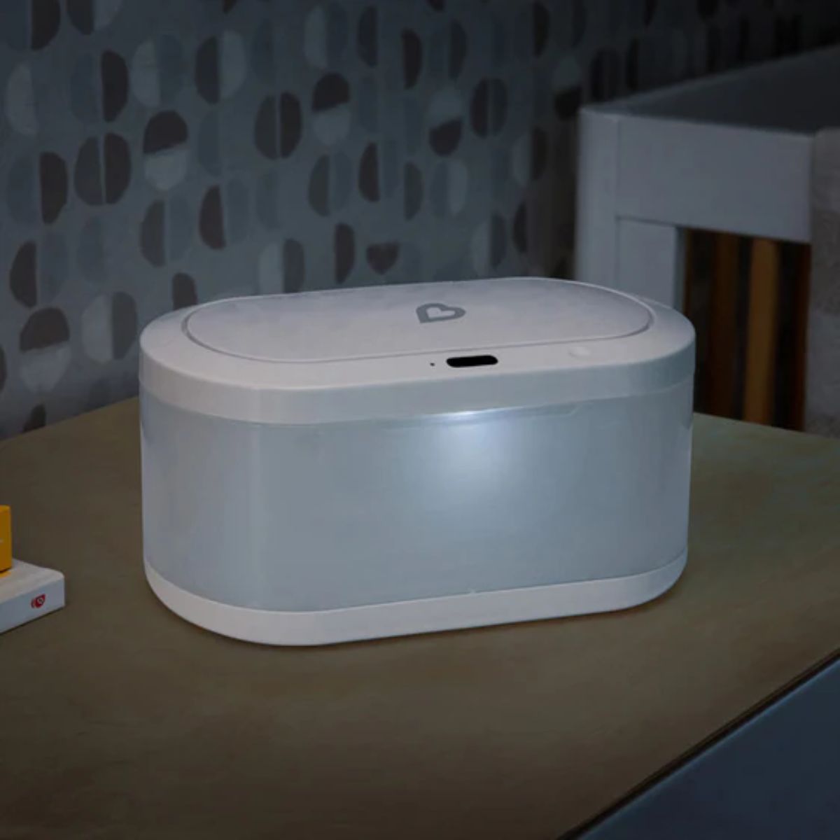 Munchkin Touch Free Baby Wipe Warmer with Motion Sensor & Nightlight