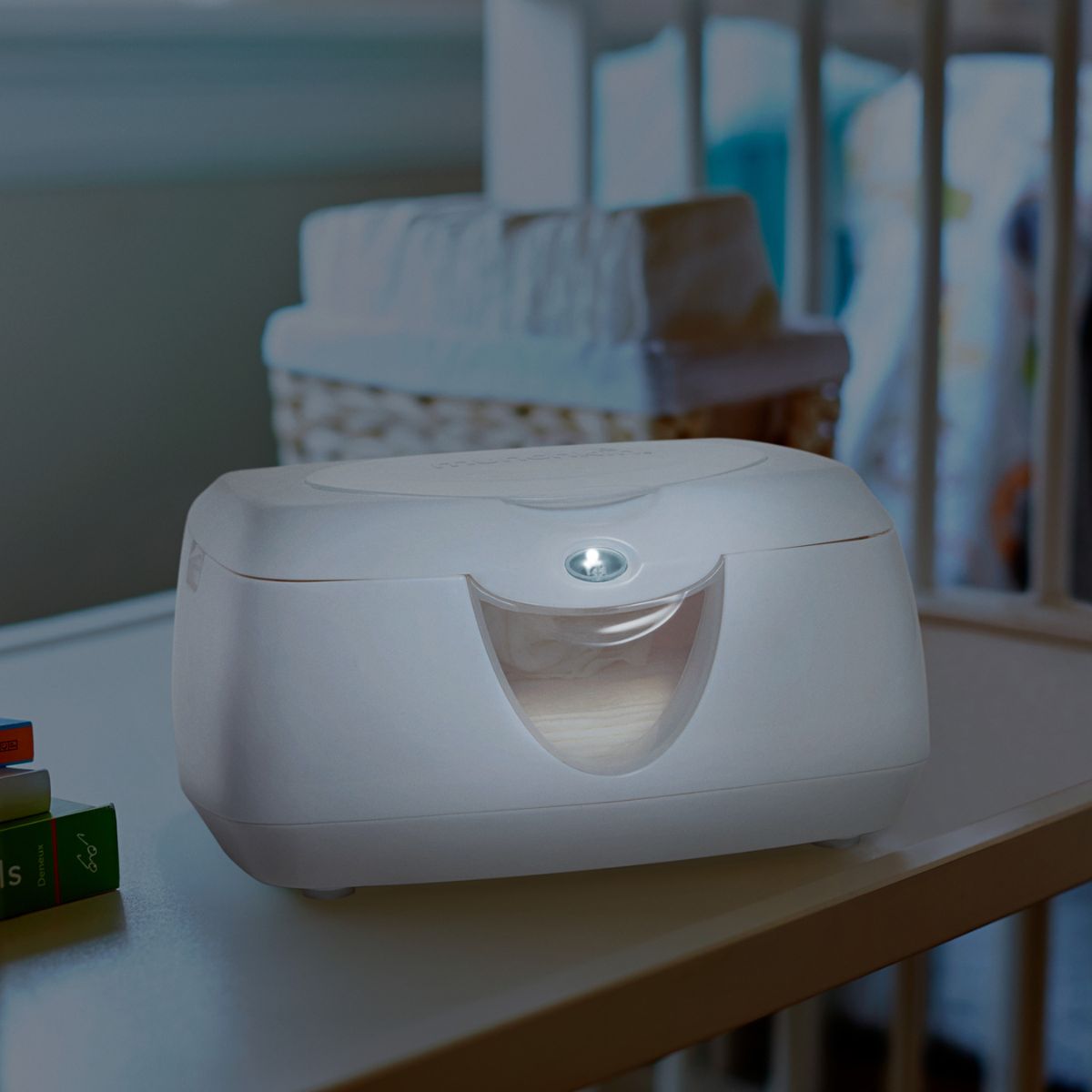 Munchkin Warm Glow Wipe Warmer - White on Luna Baby Store Miami