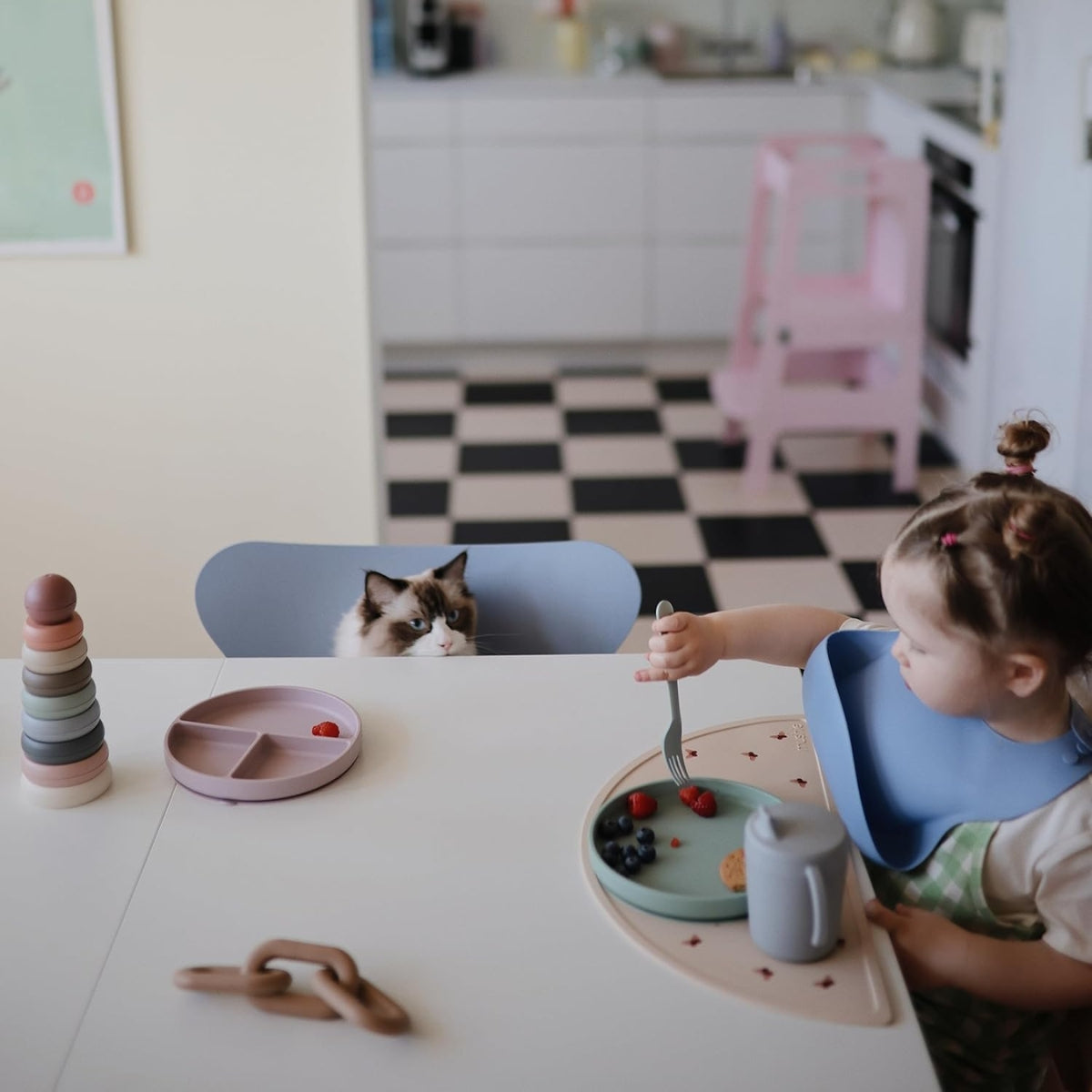 Strong Suction Base for Mess-Free Meals