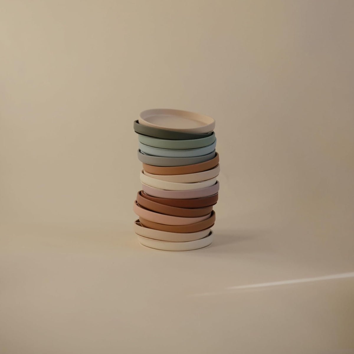 Mushie - Classic Silicone Suction Plate BPA-Free Non-Slip Design Shifting Sand