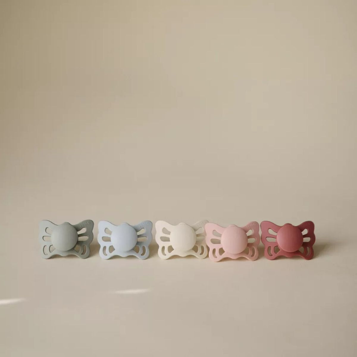 Mushie FRIGG Butterfly Anatomical Silicone Pacifier 2-Pack 6-18M Cream/Blush