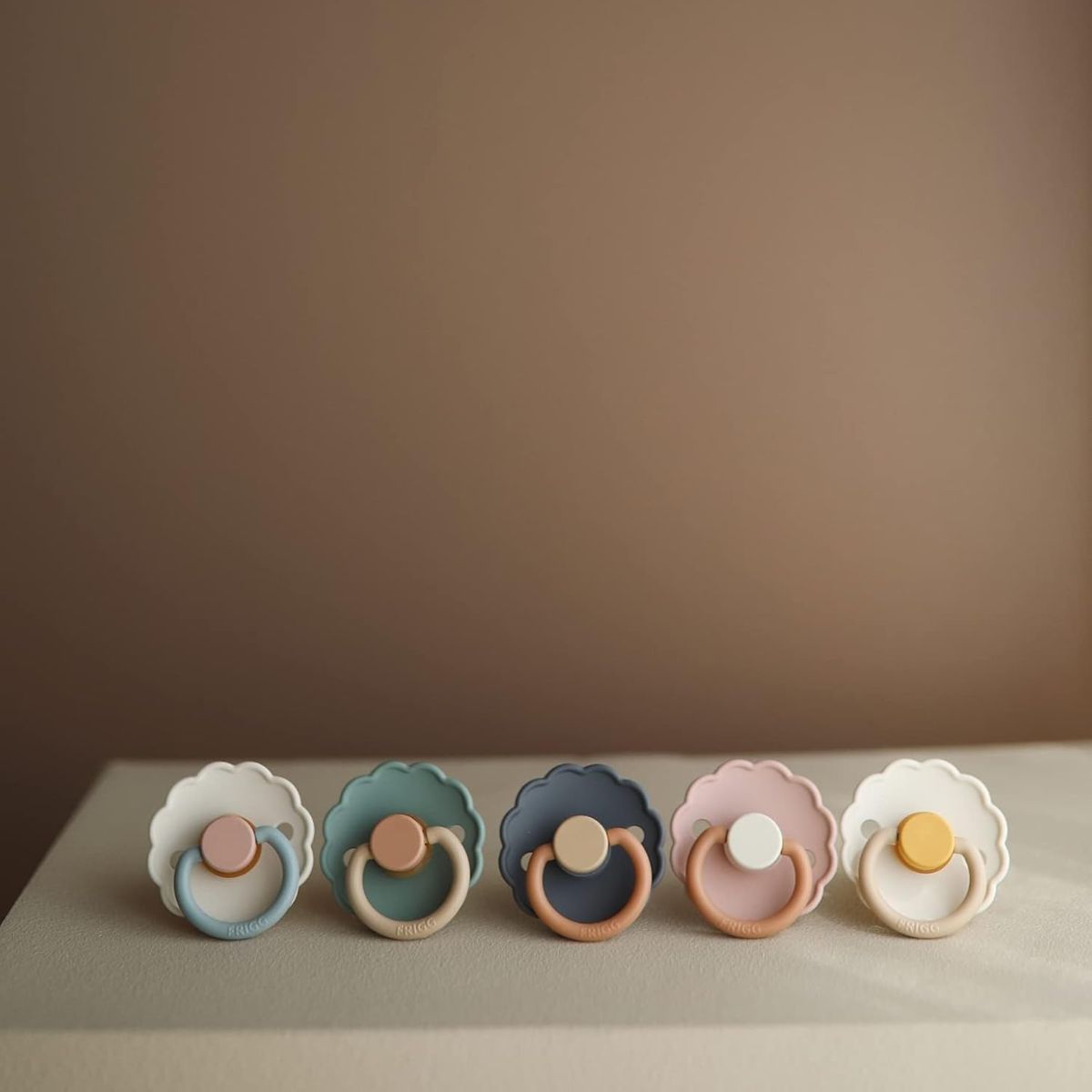 Mushie FRIGG Daisy Natural Rubber Pacifier 2 Pack - Willow/Croissant - 0-6M