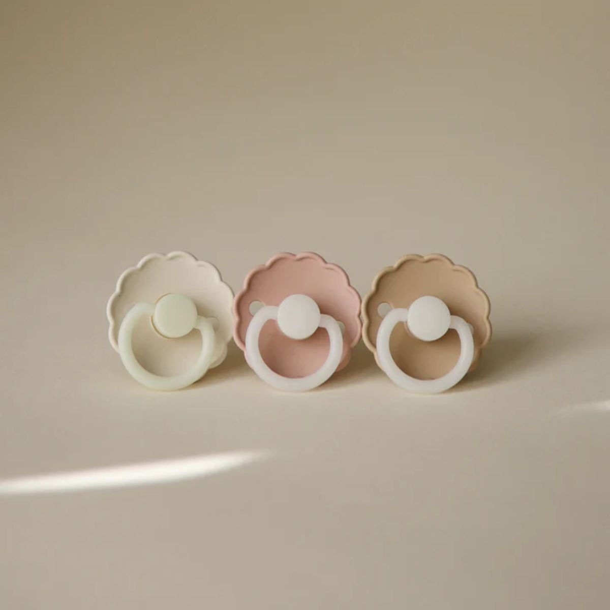Mushie FRIGG Daisy Night Glow Natural Rubber Pacifier 2-Pack - Croissant/Cream - 6-18M on Luna Baby Store Miami