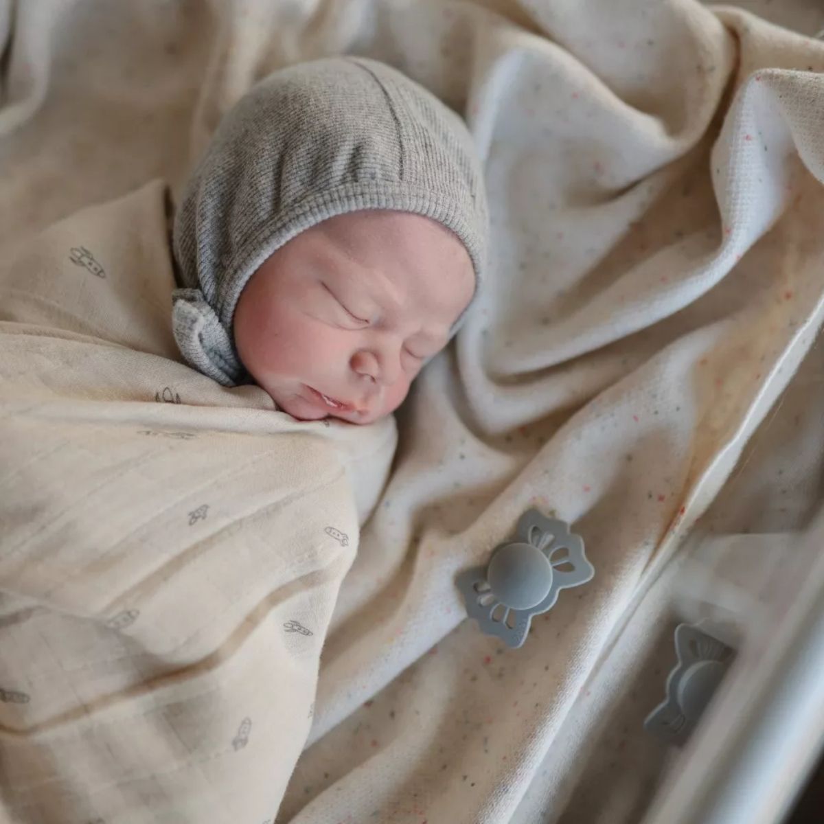 Mushie FRIGG Lucky Symmetrical Pacifier set (6-18M) - Cream e Blush