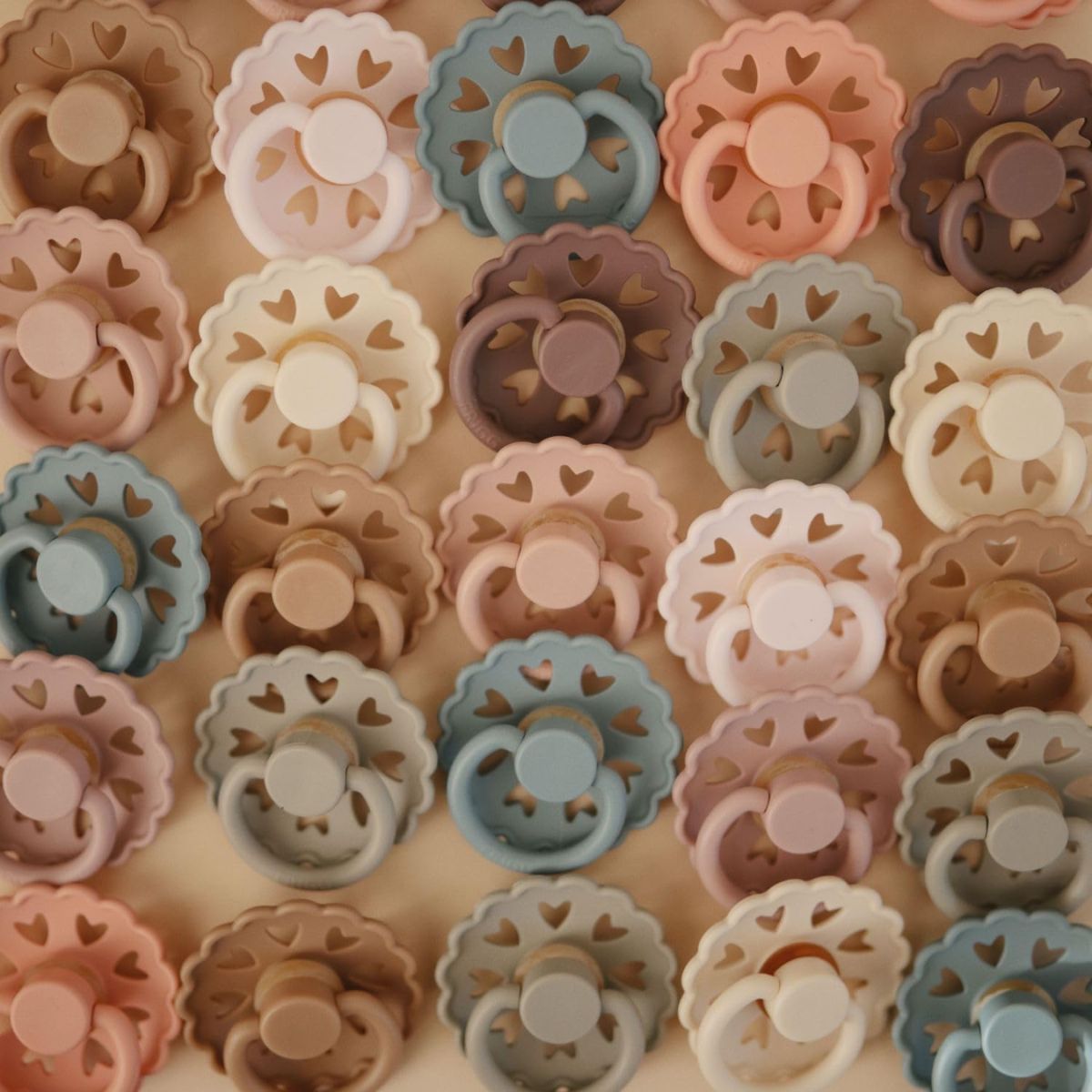 Mushie FRIGG Silicone Rubber Pacifier Kit Blooming Love 6 pack - 6-18M