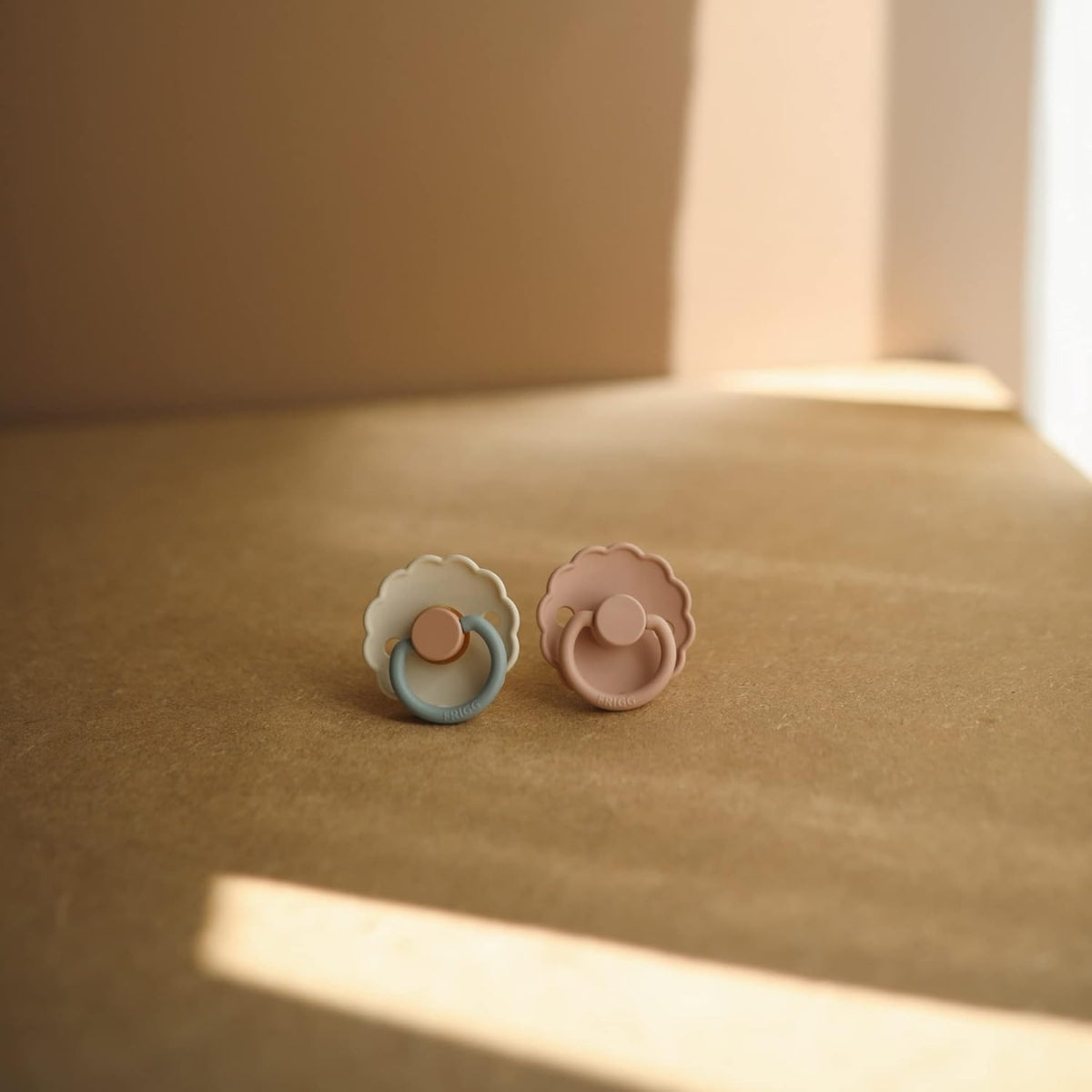 Mushie Frigg Daisy Natural Rubber Pacifier 2 pack - Blush/Cream