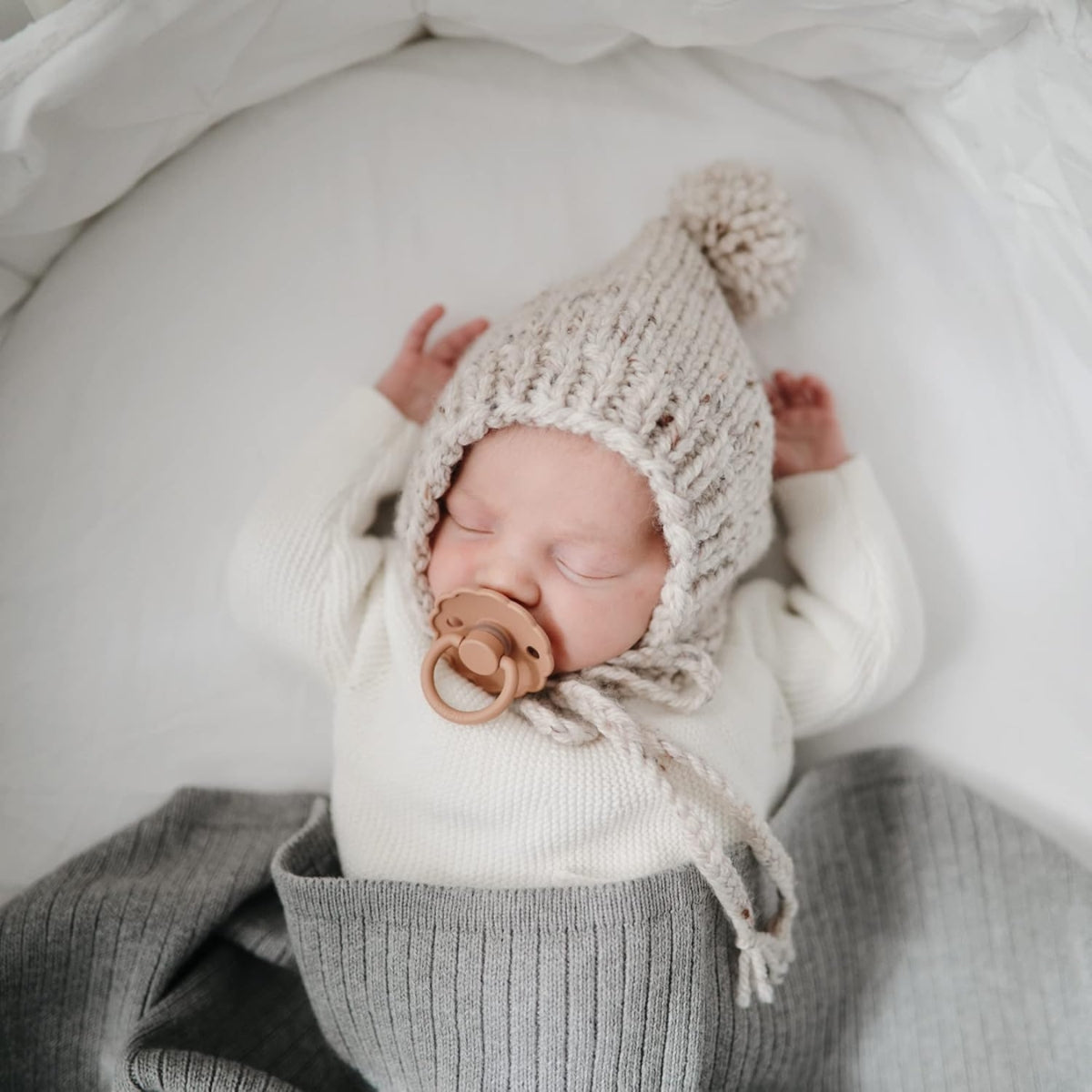 Mushie Frigg Daisy Natural Rubber Pacifier 2 pack - Chamomile/Peach Bronze