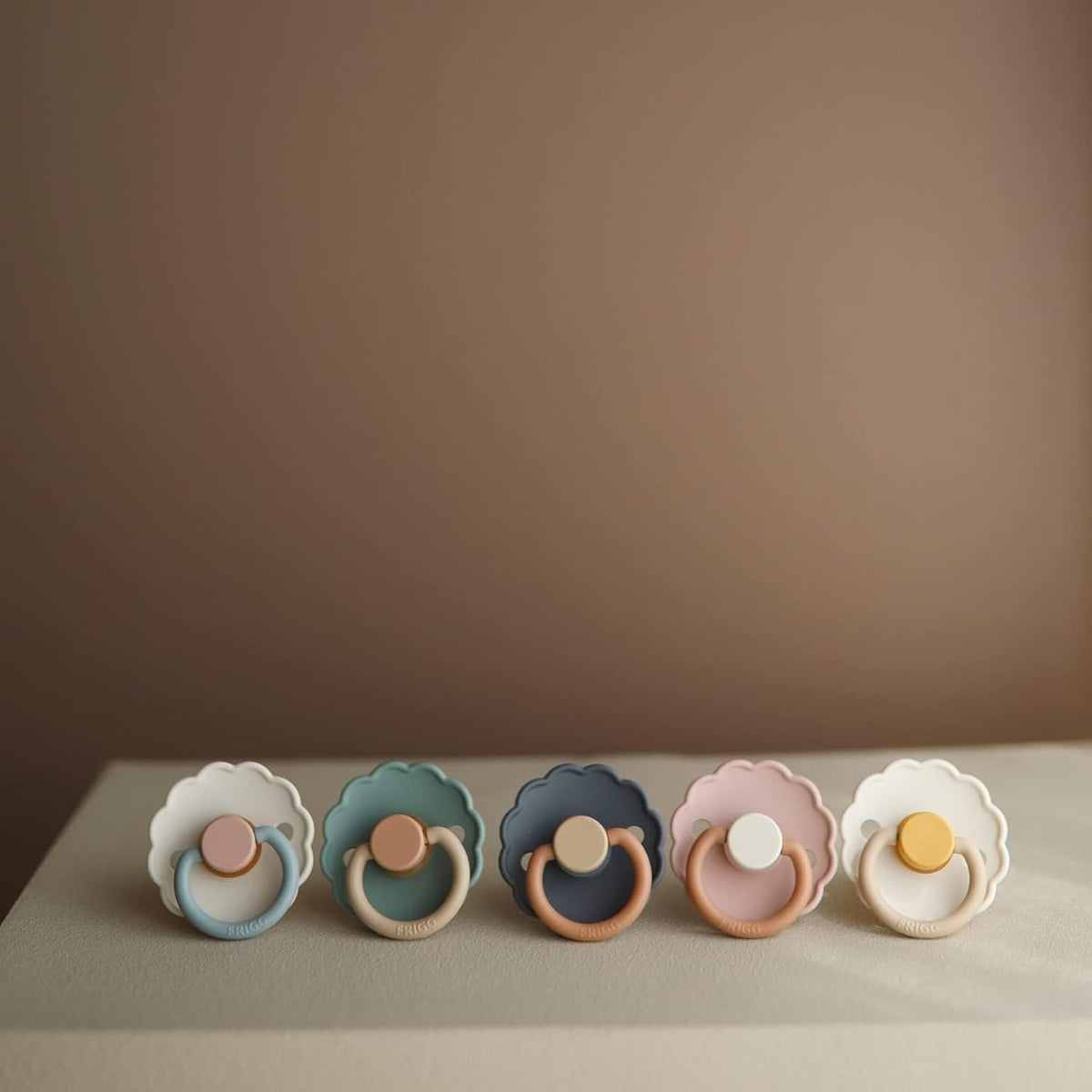 Mushie Frigg Daisy Natural Rubber Pacifier 2 pack - Chamomile/Peach Bronze