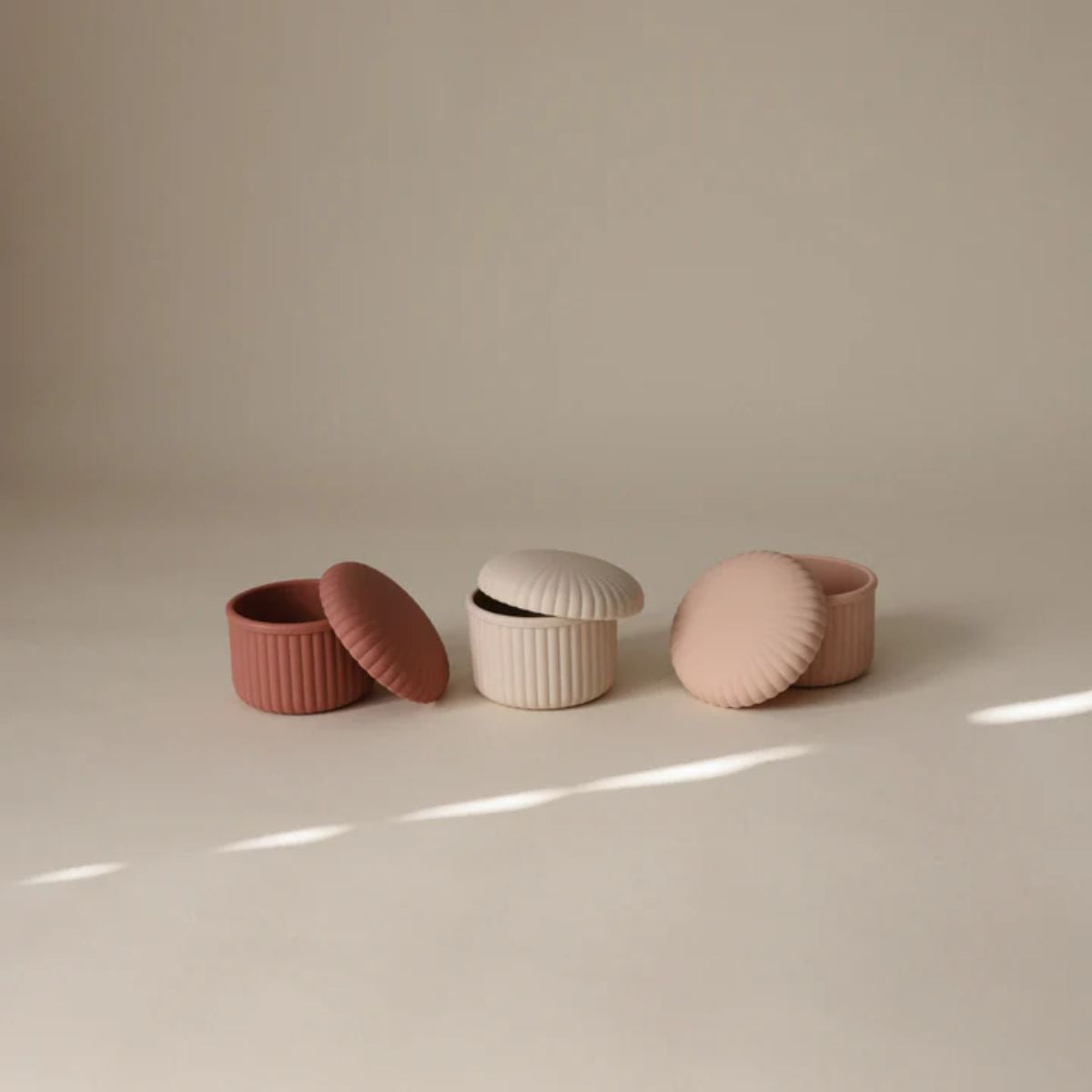 Mushie Silicone Baby Food Containers 3 pack set - Pinks Combo on Luna Baby Store Miami