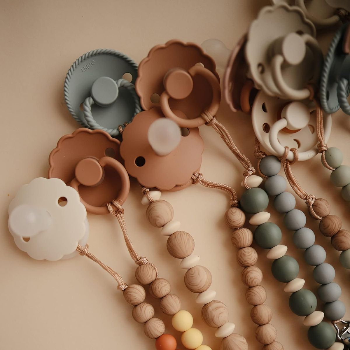 Mushie Silicone Pacifier Clip Luna - Faux Wood