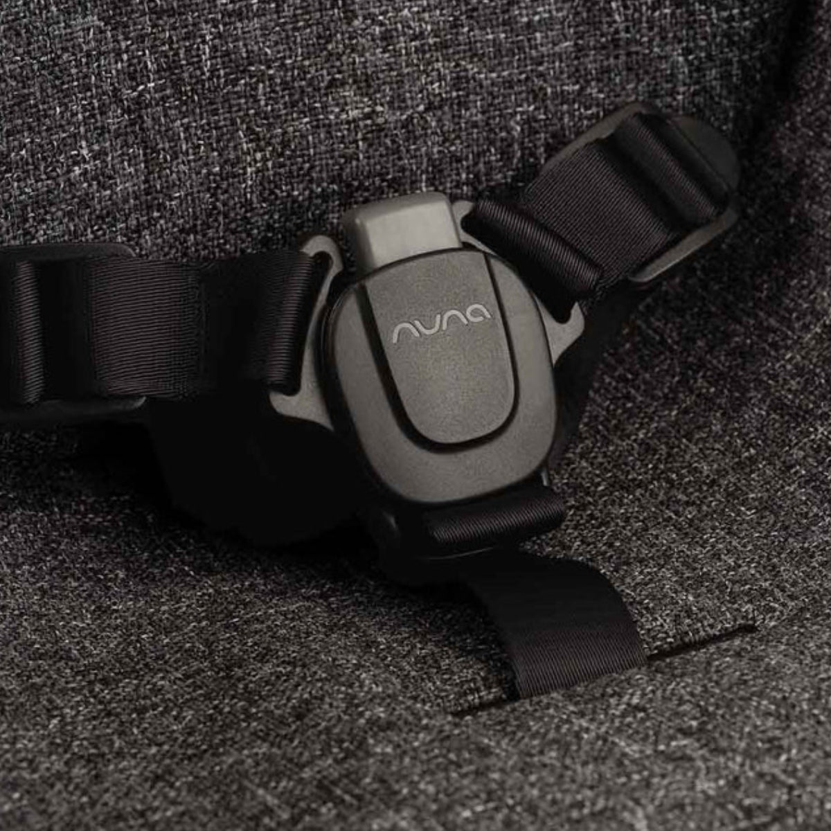 Nuna Bryn Highchair - Sanderson - Magnetic Secure Buckle