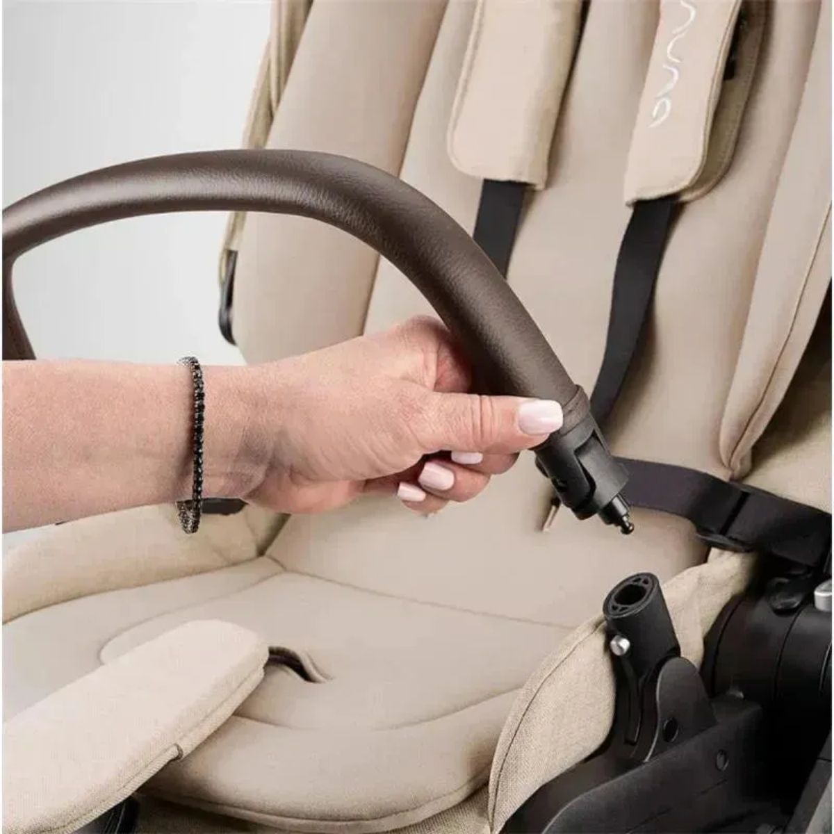 Nuna Swiv Stroller - Biscotti