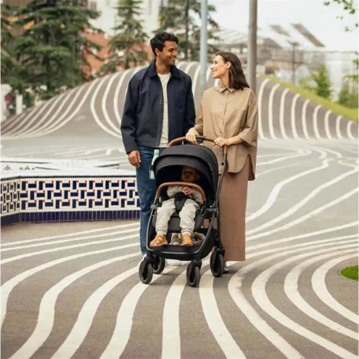 Nuna Swiv Stroller - Caviar