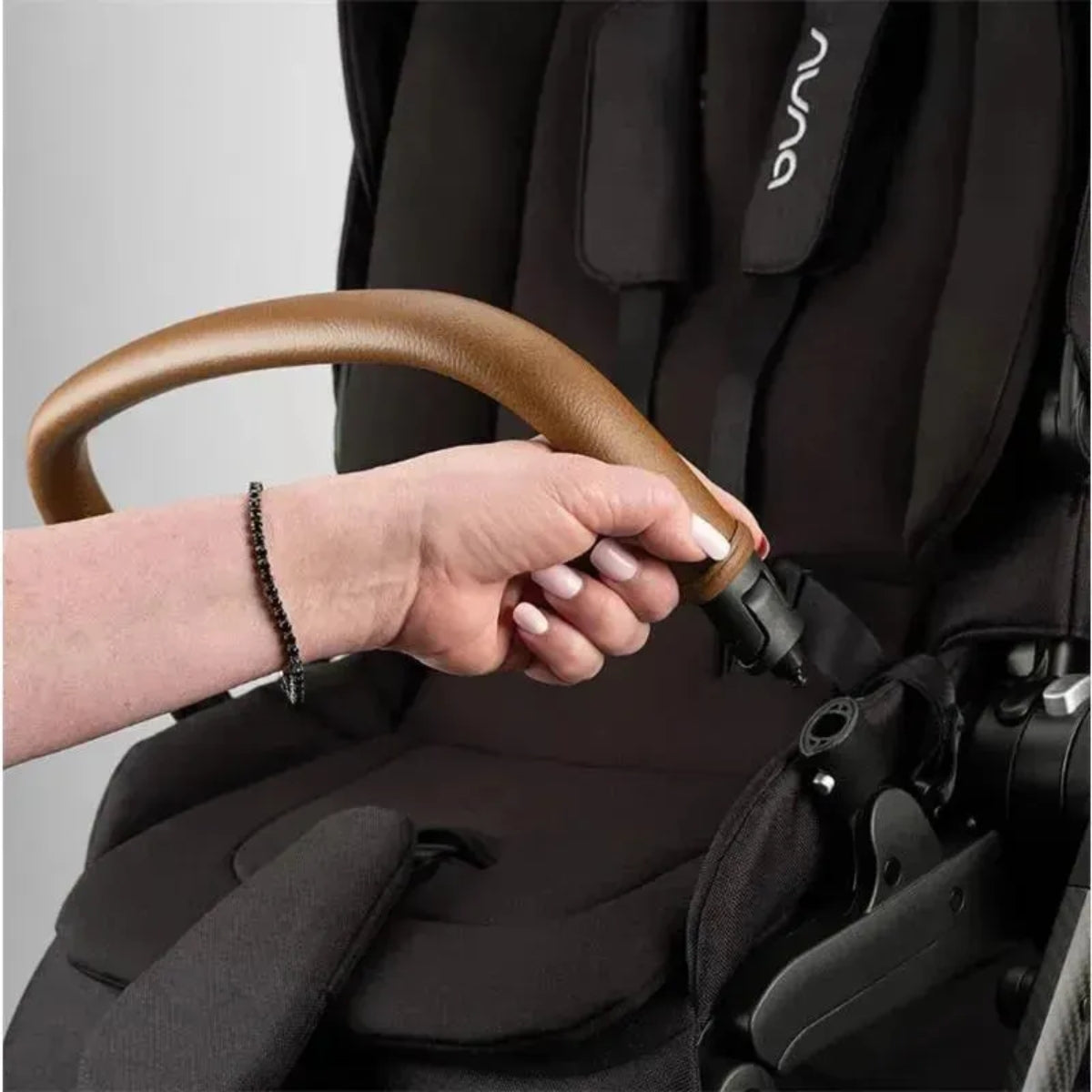 Nuna Swiv Stroller - Caviar