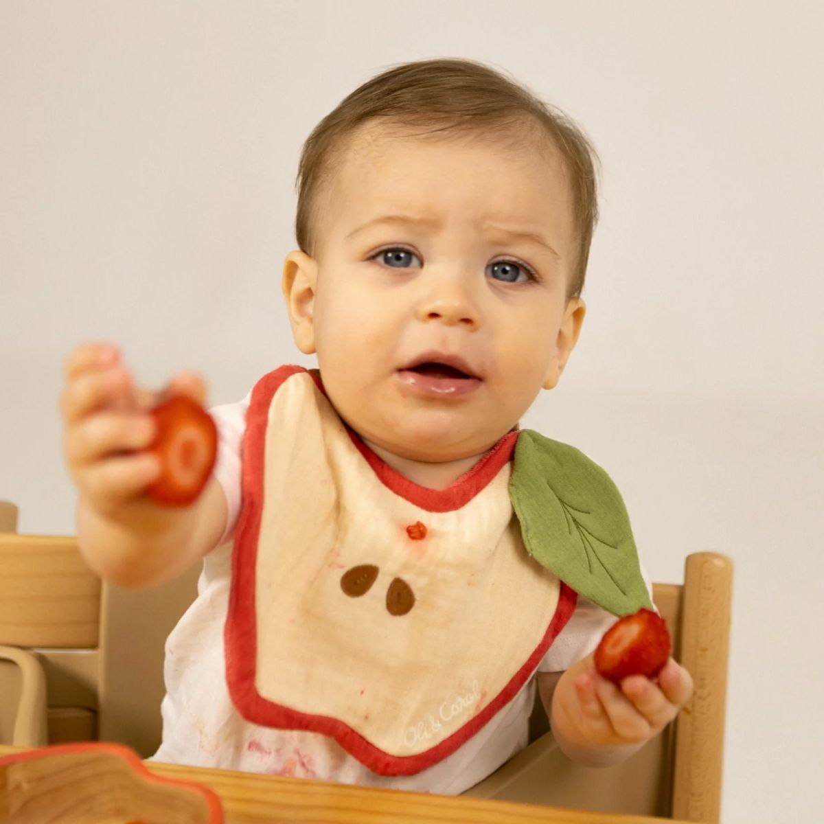 Oli & Carol Bib -  Pepa The Apple on Luna Baby Store Miami