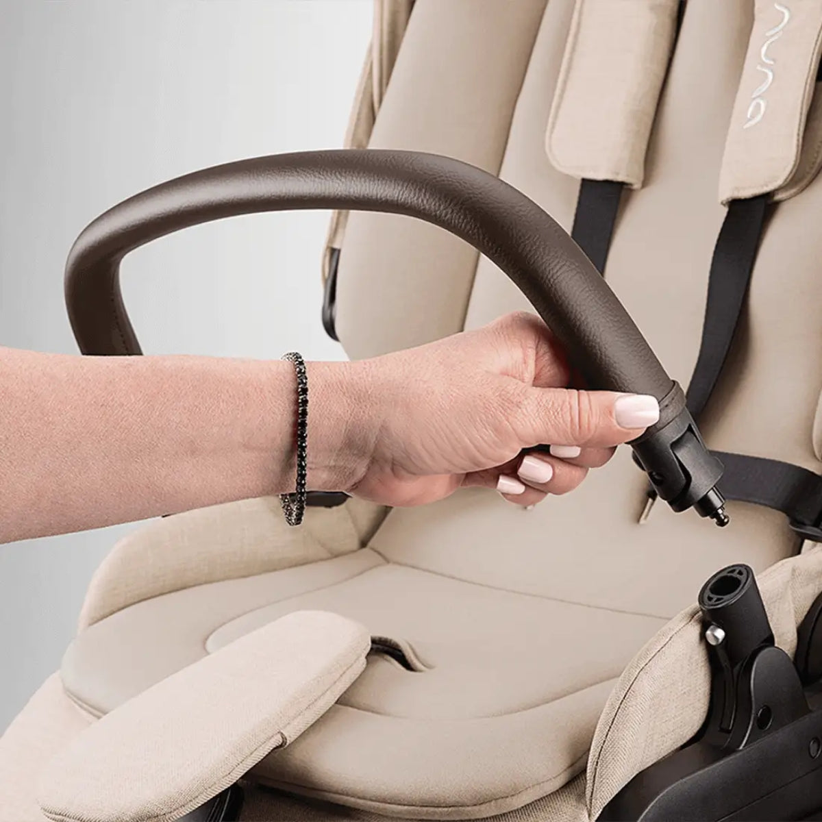 Nuna Swiv Stroller - Biscotti