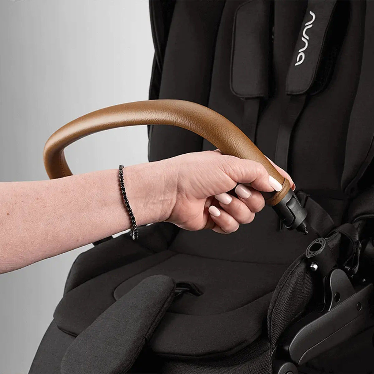 Nuna Swiv Stroller - Caviar