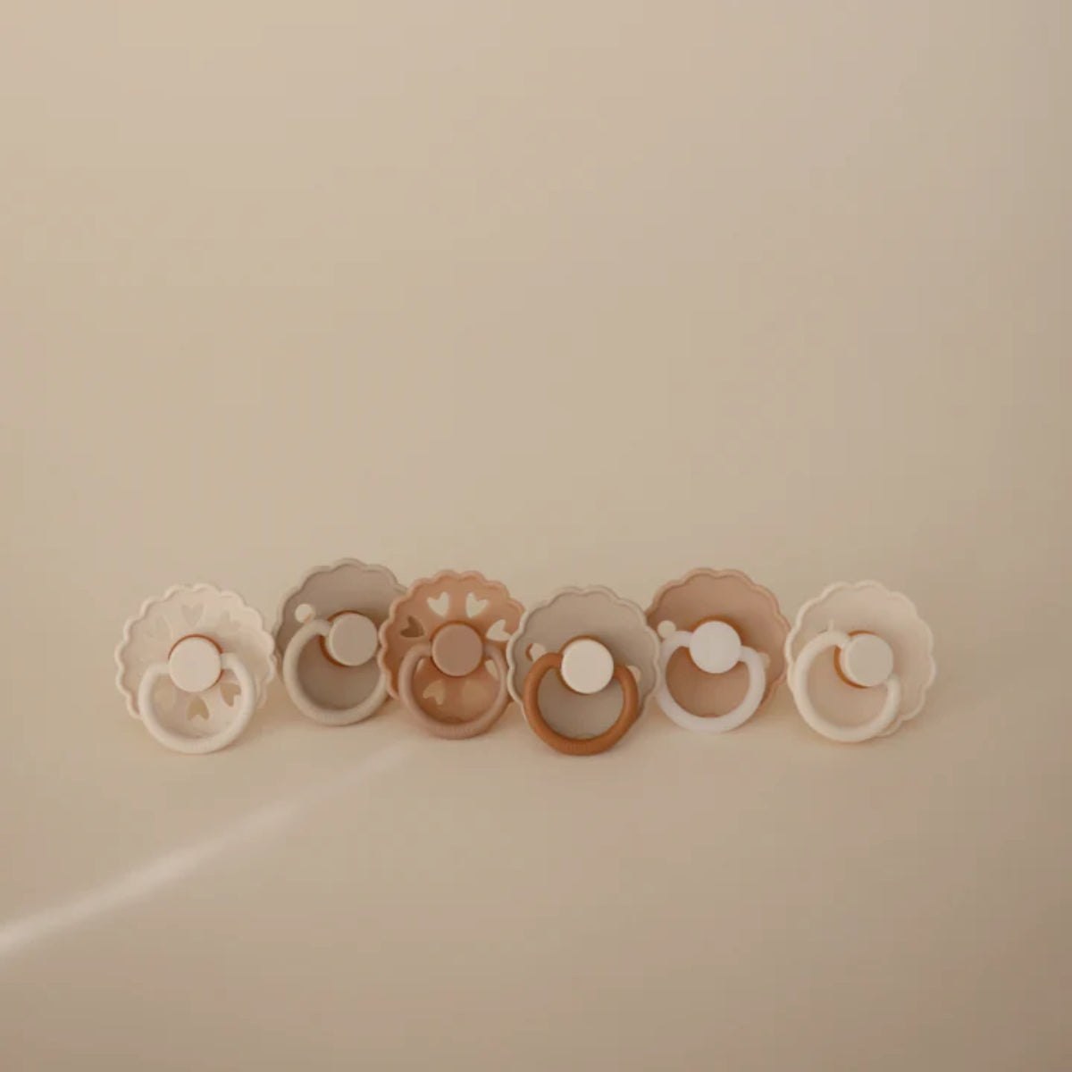 Mushie FRIGG Natural Rubber Cinnamon Charm Pacifier 6-Pack